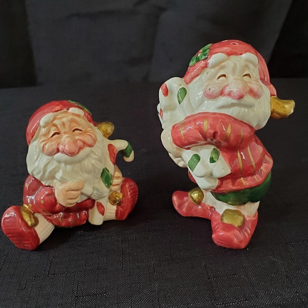 1990 Christmas Elves Salt Pepper Shaker Pair Ceramic Holiday Tableware